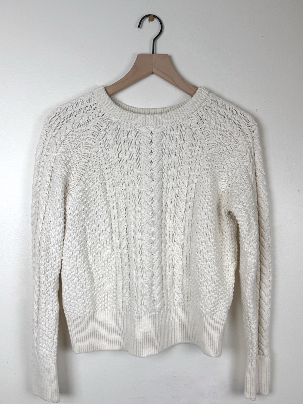 GAP Cream Cable Knit Crewneck Sweater Medium
